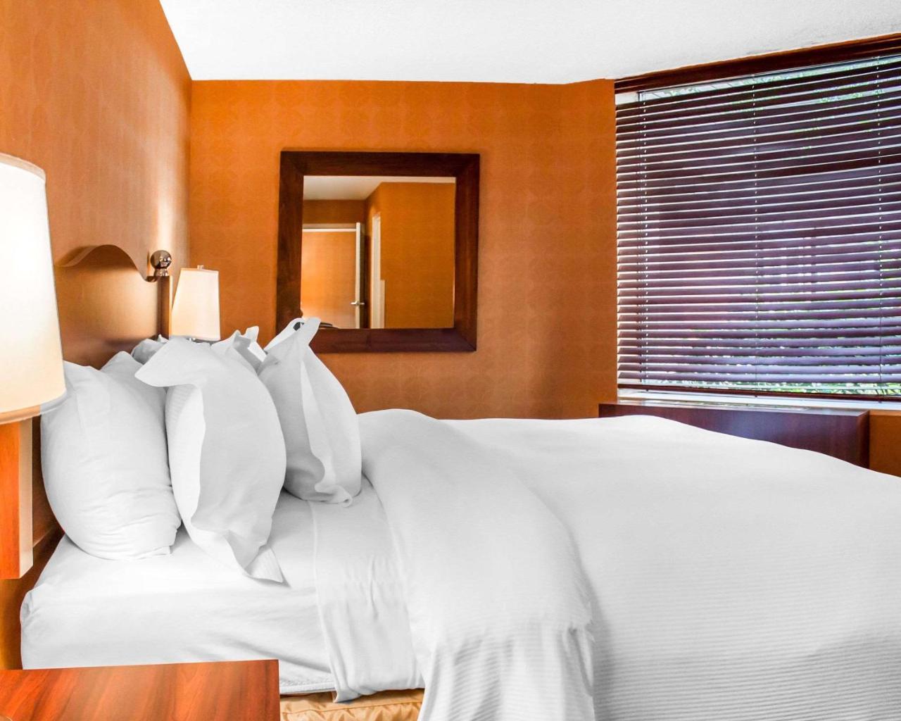 The Woodlands Inn ويلكس بار المظهر الخارجي الصورة
