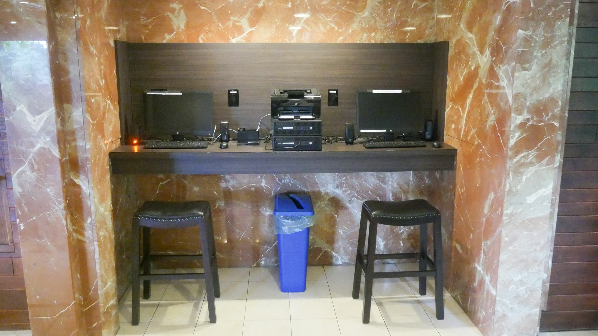 The Woodlands Inn ويلكس بار المظهر الخارجي الصورة